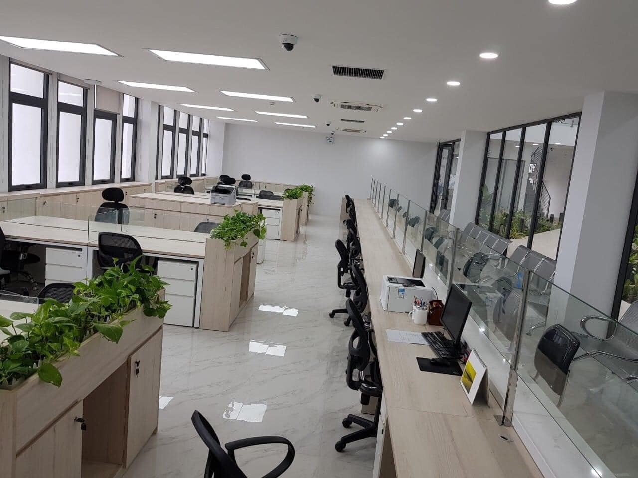 MODERN AND LUXURIOUS OFFICE INTERIORS